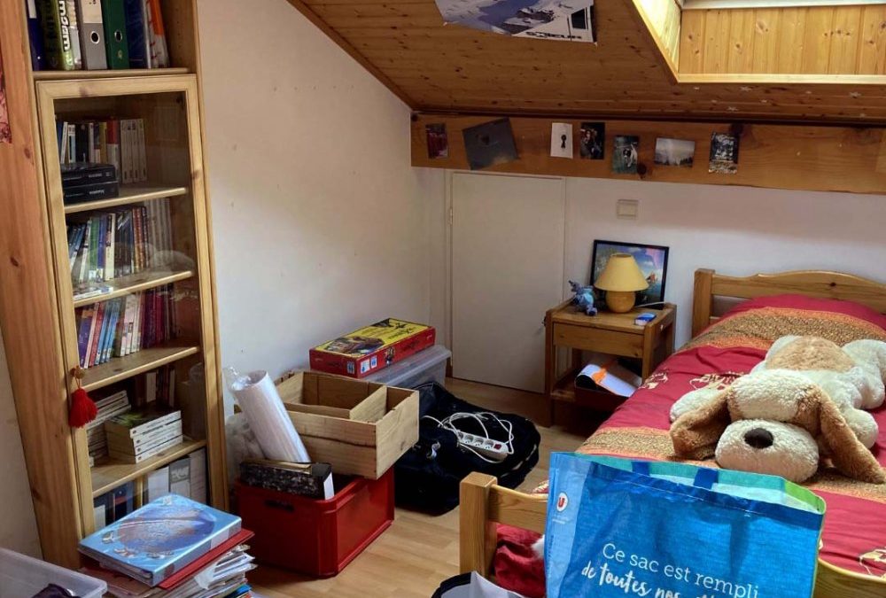 Tri et organisation d’une chambre d’adolescent en chambre d’ami