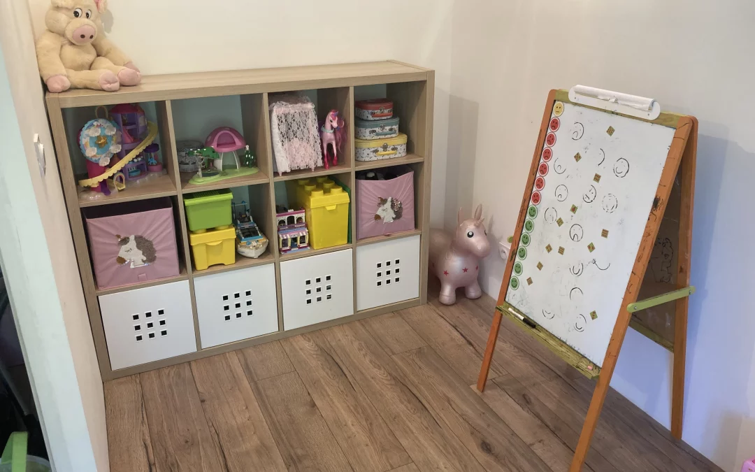 Tri et organisation d’une salle de jeux d’enfant